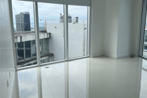 Condo in Miami, Florida, 1 bedroom  № 2170339 - photo 2