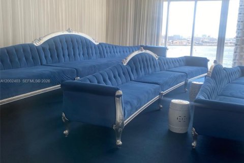 Condo in Miami, Florida, 1 bedroom  № 2170339 - photo 17