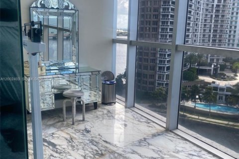 Condo in Miami, Florida, 1 bedroom  № 2170339 - photo 14