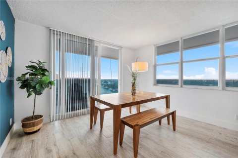 Condominio en venta en Pompano Beach, Florida, 2 dormitorios, 92.9 m2 № 2025037 - foto 10