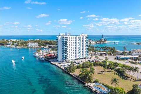 Condominio en Pompano Beach, Florida, 2 dormitorios  № 2025037