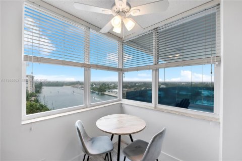 Condominio en venta en Pompano Beach, Florida, 2 dormitorios, 92.9 m2 № 2025037 - foto 14