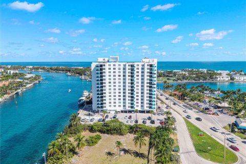 Condominio en venta en Pompano Beach, Florida, 2 dormitorios, 92.9 m2 № 2025037 - foto 29