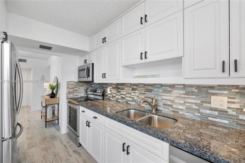 Condominio en venta en Pompano Beach, Florida, 2 dormitorios, 92.9 m2 № 2025037 - foto 13