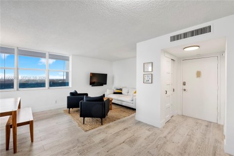 Condominio en venta en Pompano Beach, Florida, 2 dormitorios, 92.9 m2 № 2025037 - foto 8