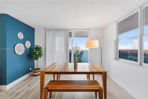 Condominio en venta en Pompano Beach, Florida, 2 dormitorios, 92.9 m2 № 2025037 - foto 11