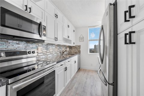 Condominio en venta en Pompano Beach, Florida, 2 dormitorios, 92.9 m2 № 2025037 - foto 12