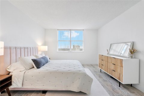 Condominio en venta en Pompano Beach, Florida, 2 dormitorios, 92.9 m2 № 2025037 - foto 17