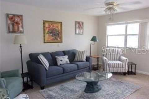 Condo in Sun City Center, Florida, 2 bedrooms  № 2111839 - photo 7