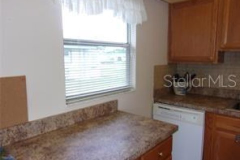 Condo in Sun City Center, Florida, 2 bedrooms  № 2111839 - photo 11