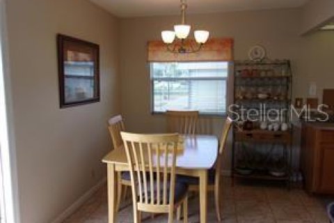 Condo in Sun City Center, Florida, 2 bedrooms  № 2111839 - photo 8