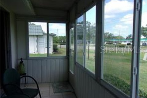 Condo in Sun City Center, Florida, 2 bedrooms  № 2111839 - photo 24