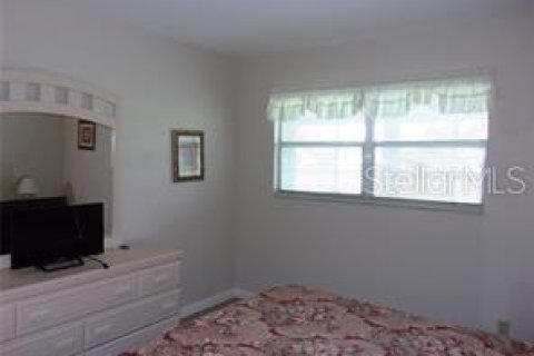 Condo in Sun City Center, Florida, 2 bedrooms  № 2111839 - photo 13