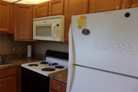 Condo in Sun City Center, Florida, 2 bedrooms  № 2111839 - photo 10
