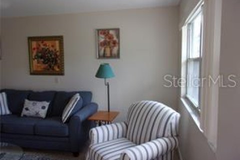 Condo in Sun City Center, Florida, 2 bedrooms  № 2111839 - photo 5