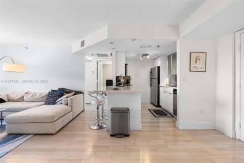 Condo in Miami Beach, Florida, 2 bedrooms  № 2041864 - photo 10