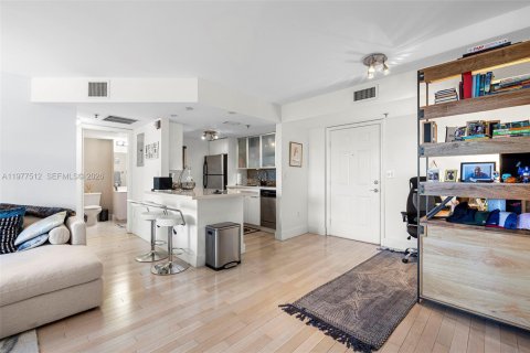 Condo in Miami Beach, Florida, 2 bedrooms  № 2041864 - photo 9