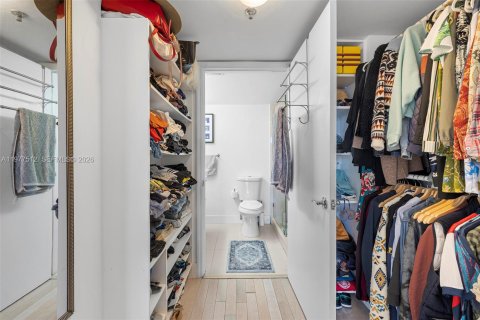 Condo in Miami Beach, Florida, 2 bedrooms  № 2041864 - photo 27