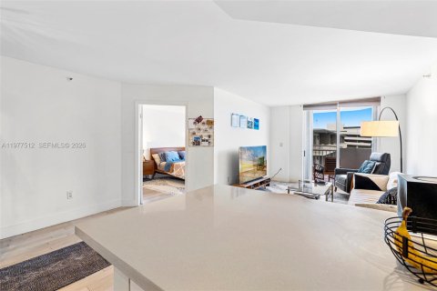Condo in Miami Beach, Florida, 2 bedrooms  № 2041864 - photo 14