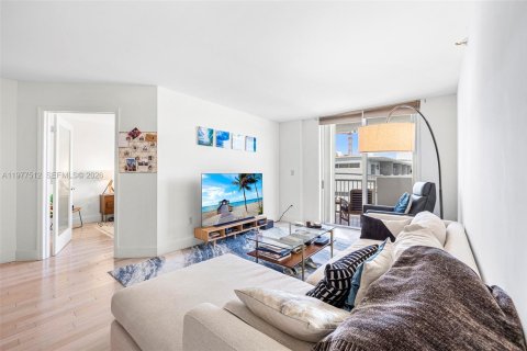Condo in Miami Beach, Florida, 2 bedrooms  № 2041864 - photo 18