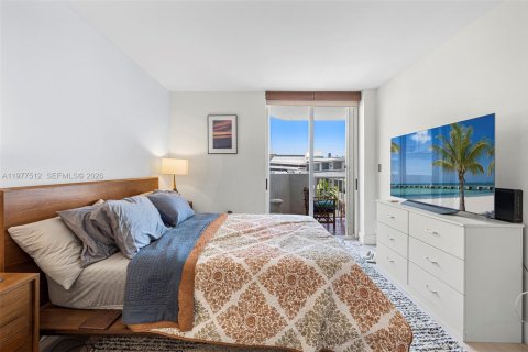 Condo in Miami Beach, Florida, 2 bedrooms  № 2041864 - photo 24