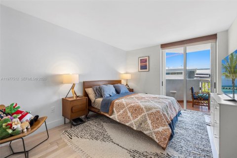 Condo in Miami Beach, Florida, 2 bedrooms  № 2041864 - photo 23