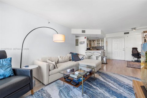 Condo in Miami Beach, Florida, 2 bedrooms  № 2041864 - photo 15