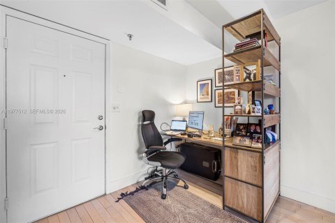 Condo in Miami Beach, Florida, 2 bedrooms  № 2041864 - photo 16