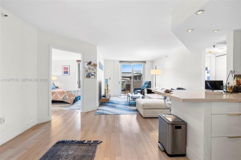 Condo in Miami Beach, Florida, 2 bedrooms  № 2041864 - photo 8