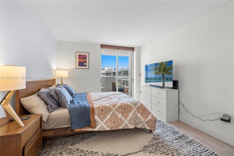 Condo in Miami Beach, Florida, 2 bedrooms  № 2041864 - photo 25