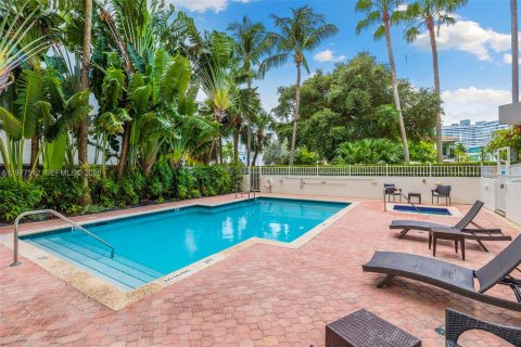 Condo in Miami Beach, Florida, 2 bedrooms  № 2041864 - photo 6