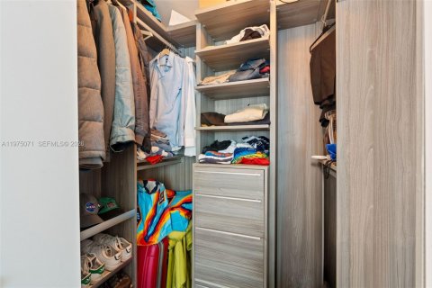 Condominio en alquiler en Miami, Florida, 1 dormitorio, 52.95 m2 № 2041356 - foto 15