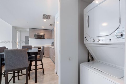 Condominio en alquiler en Miami, Florida, 1 dormitorio, 52.95 m2 № 2041356 - foto 21