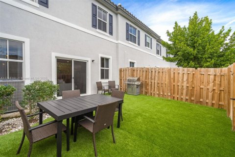 Townhouse in Coral Springs, Florida 3 bedrooms, 124.86 sq.m. № 1469754 - photo 25
