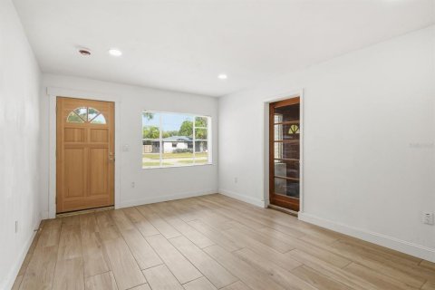 House in Tampa, Florida 3 bedrooms, 125.51 sq.m. № 2236501 - photo 4
