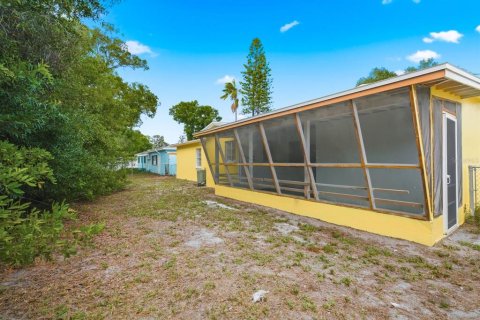 House in Tampa, Florida 3 bedrooms, 125.51 sq.m. № 2236501 - photo 25