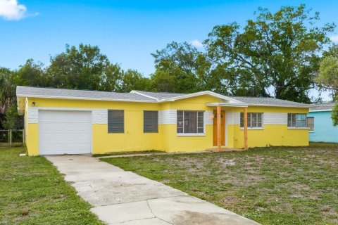House in Tampa, Florida 3 bedrooms, 125.51 sq.m. № 2236501 - photo 3
