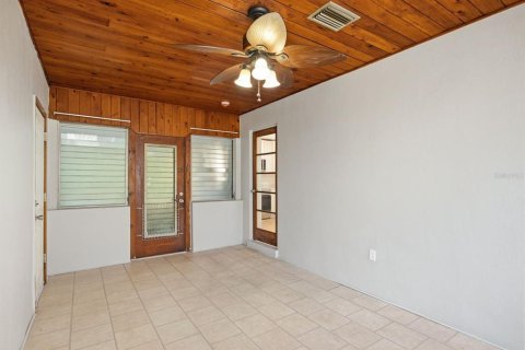 House in Tampa, Florida 3 bedrooms, 125.51 sq.m. № 2236501 - photo 19