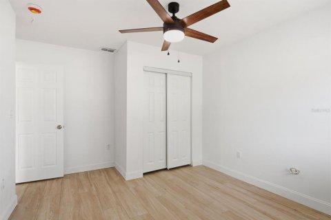 House in Tampa, Florida 3 bedrooms, 125.51 sq.m. № 2236501 - photo 17
