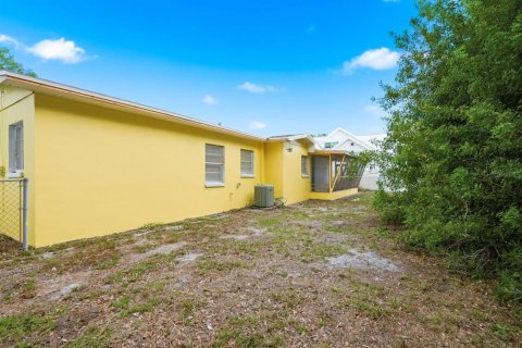 House in Tampa, Florida 3 bedrooms, 125.51 sq.m. № 2236501 - photo 26