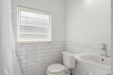 House in Tampa, Florida 3 bedrooms, 125.51 sq.m. № 2236501 - photo 14