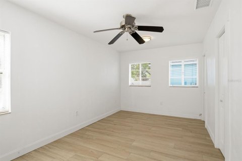House in Tampa, Florida 3 bedrooms, 125.51 sq.m. № 2236501 - photo 12
