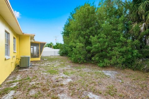 House in Tampa, Florida 3 bedrooms, 125.51 sq.m. № 2236501 - photo 27