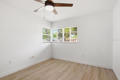 House in Tampa, Florida 3 bedrooms, 125.51 sq.m. № 2236501 - photo 16