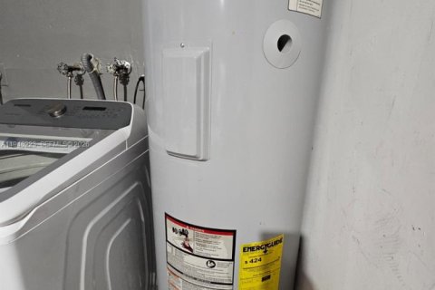 Casa en venta en Miami, Florida, 3 dormitorios, 115.38 m2 № 2002993 - foto 25