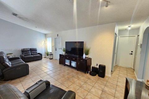Casa en venta en Miami, Florida, 3 dormitorios, 115.38 m2 № 2002993 - foto 6