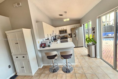 Casa en venta en Miami, Florida, 3 dormitorios, 115.38 m2 № 2002993 - foto 9