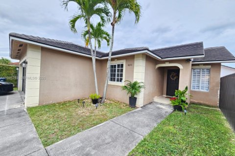 Casa en venta en Miami, Florida, 3 dormitorios, 115.38 m2 № 2002993 - foto 3