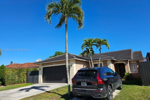 Casa en venta en Miami, Florida, 3 dormitorios, 115.38 m2 № 2002993 - foto 2