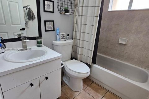 Casa en venta en Miami, Florida, 3 dormitorios, 115.38 m2 № 2002993 - foto 15